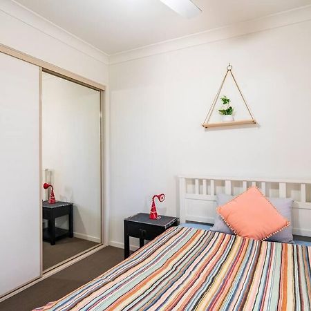 Room With Separate Bath In Shared Homestay Redcliffe Eksteriør bilde