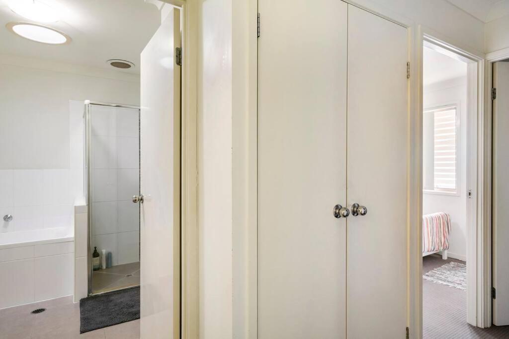 Room With Separate Bath In Shared Homestay Redcliffe Eksteriør bilde