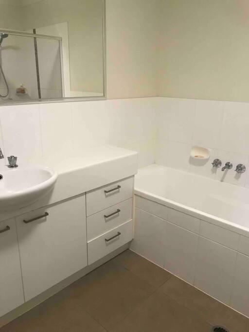 Room With Separate Bath In Shared Homestay Redcliffe Eksteriør bilde