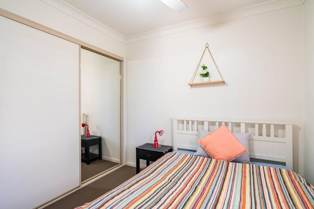 Room With Separate Bath In Shared Homestay Redcliffe Eksteriør bilde