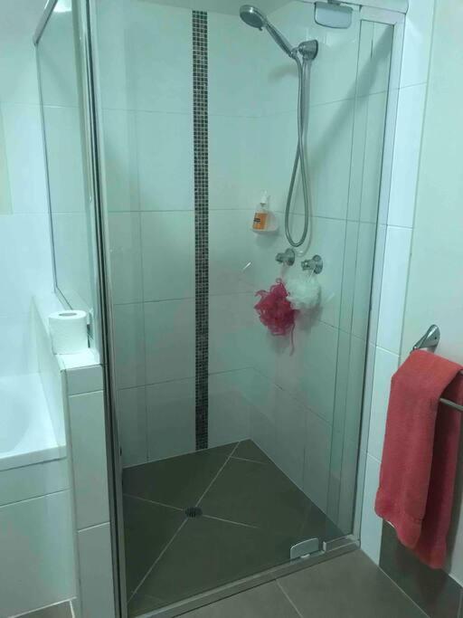 Room With Separate Bath In Shared Homestay Redcliffe Eksteriør bilde